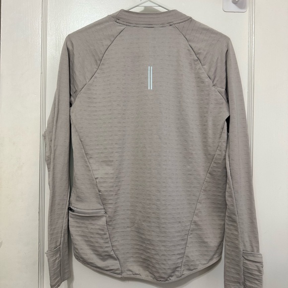 Nike Women’s Small Gray Long Sleeve Therma Fit Top - Picture 7 of 9